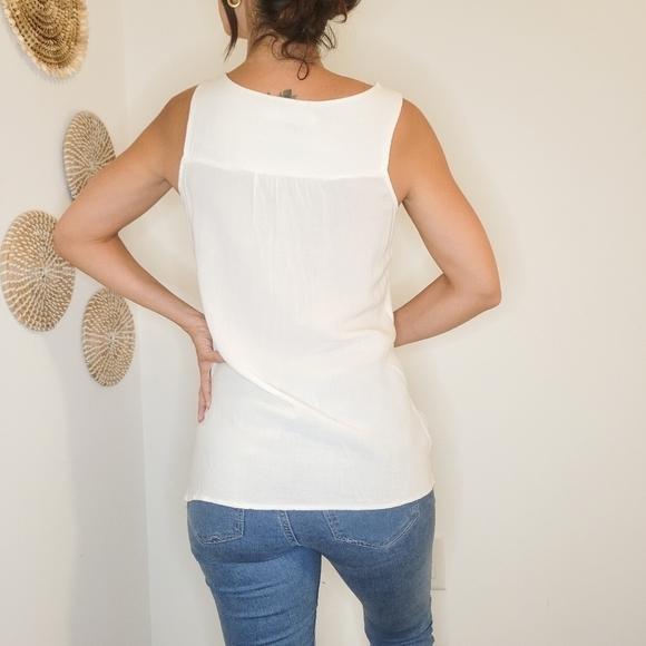 Solitaire Women White Sleeveless Blouse S Square Neck Embroidered detail! - Picture 2 of 6